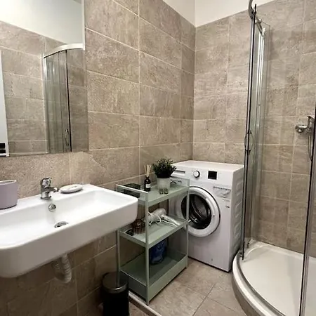 Cozy One Bedroom Close To City Center 4