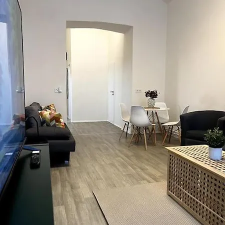Cozy One Bedroom Close To City Center 4 شقة براغ