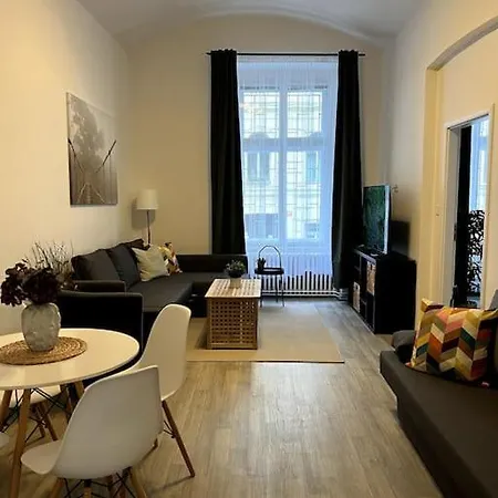 Cozy One Bedroom Close To City Center 4 شقة *